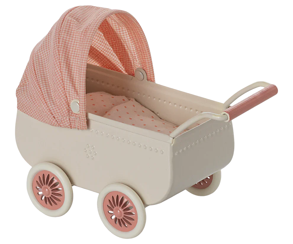 Maileg – Kinderwagen – Koraal.