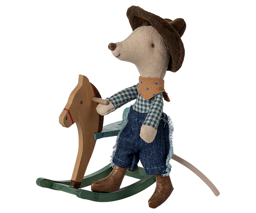Maileg – Cowboy muis op hobbelpaard – Kleine broer.