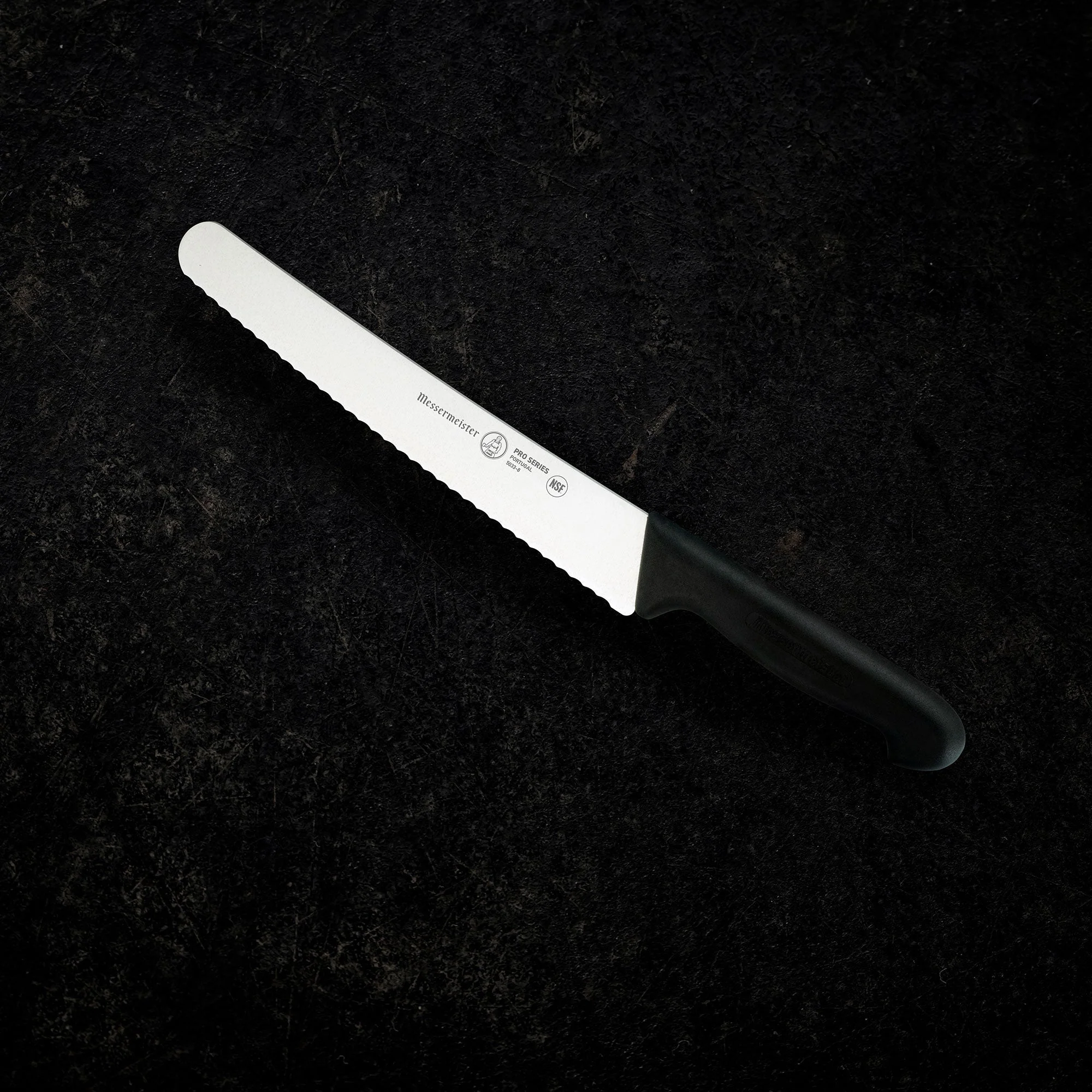PRO SERIES 20 CM  SCALLOPED BAKER’S BREAD KNIFE