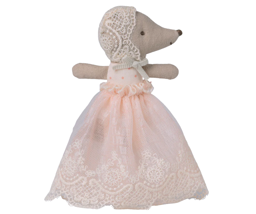 Maileg – Baby muis in jurk – Powder.