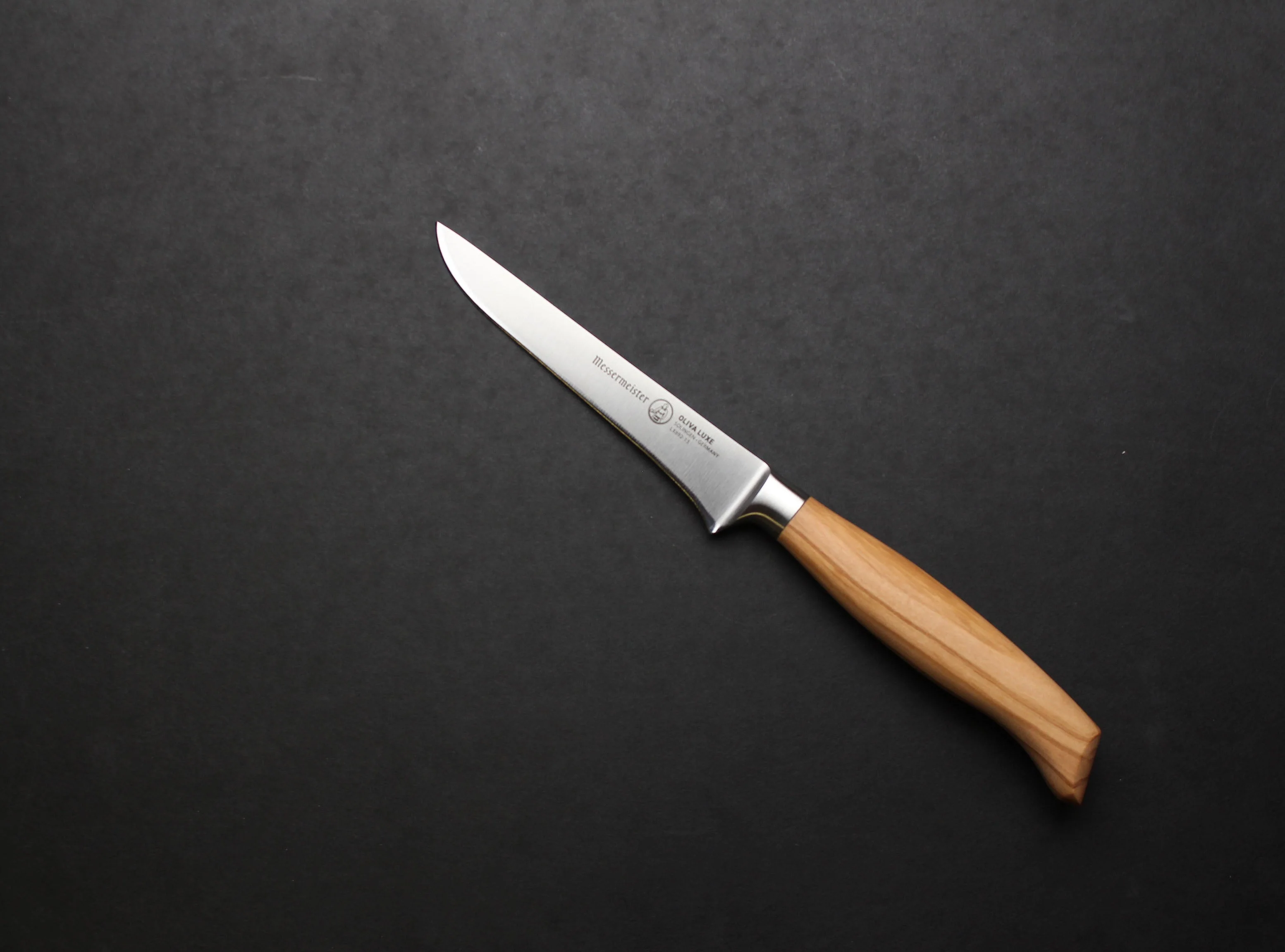 MESSERMEISTER serie OLIVA LUXE 13cm fileer- uitbeen mes met olijfhouten heft