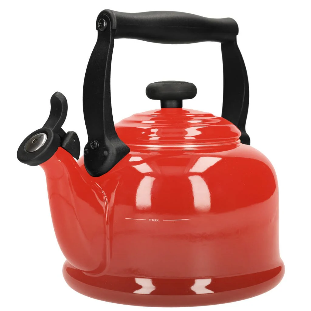 Le Creuset – Tradition Whistling Kettle Cherry Red 2.1l