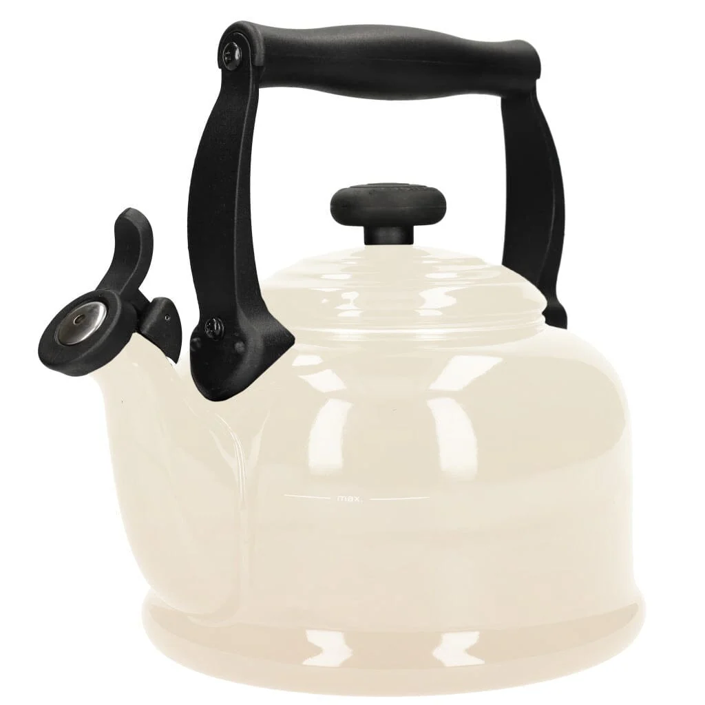 Le Creuset – Tradition Whistling Kettle Meringue 2,1l