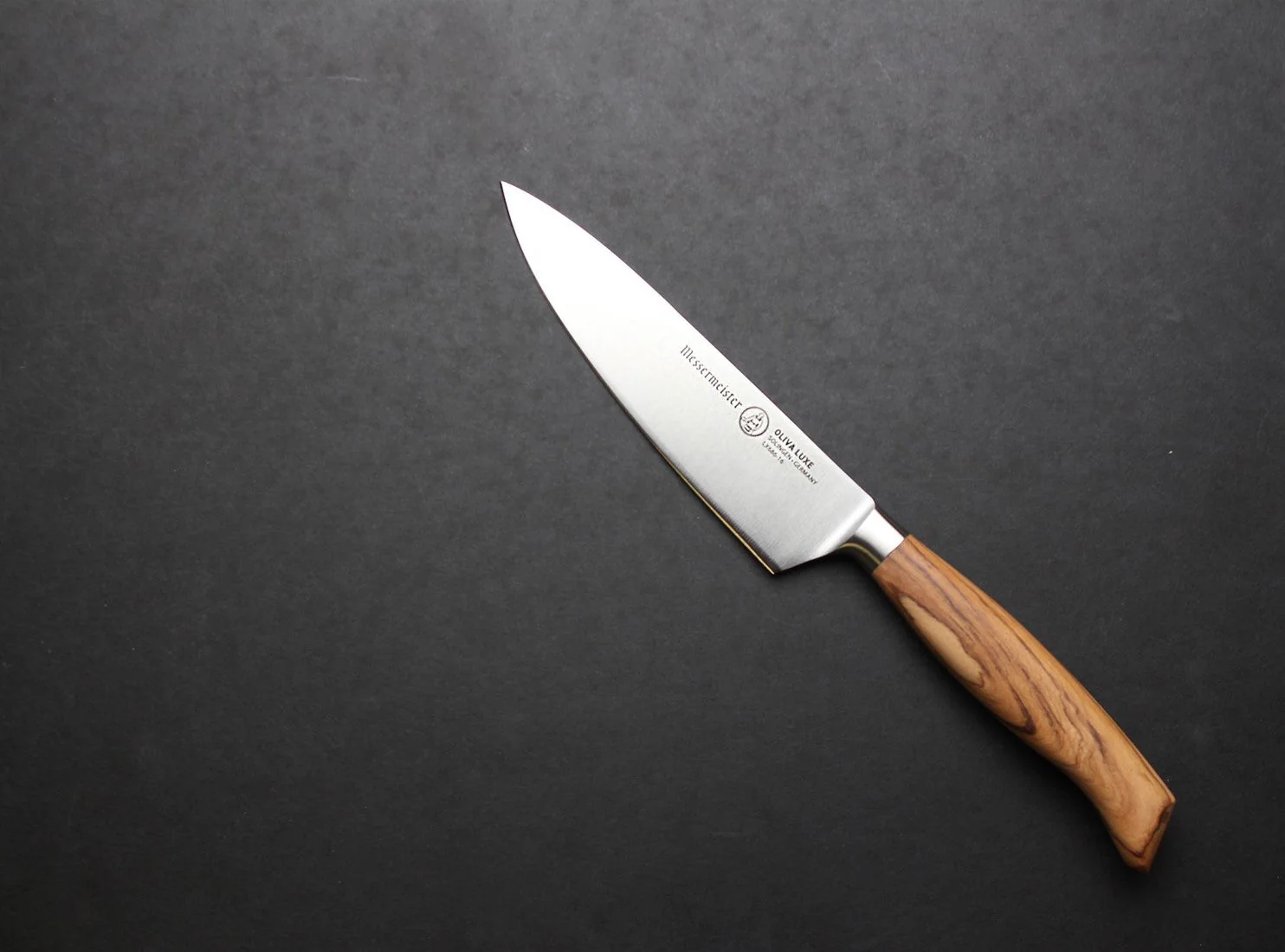 MESSERMEISTER serie OLIVA LUXE 16,5cm koksmes met olijfhouten heft