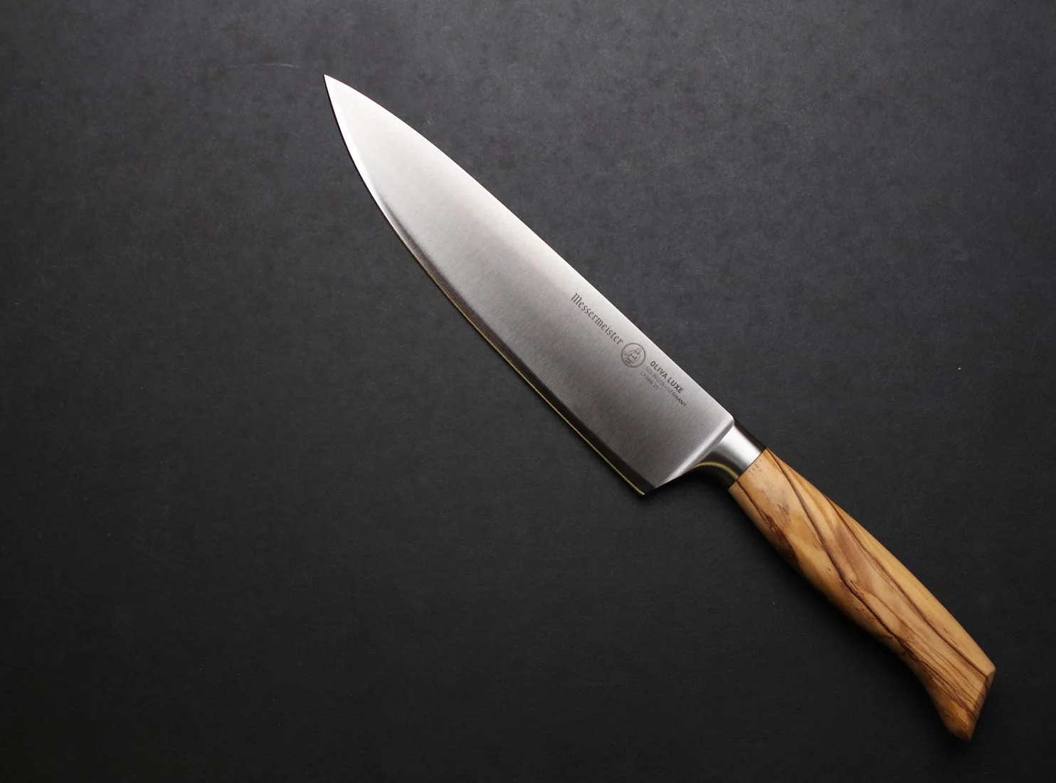 MESSERMEISTER serie OLIVA LUXE 20cm koksmes met olijfhouten heft