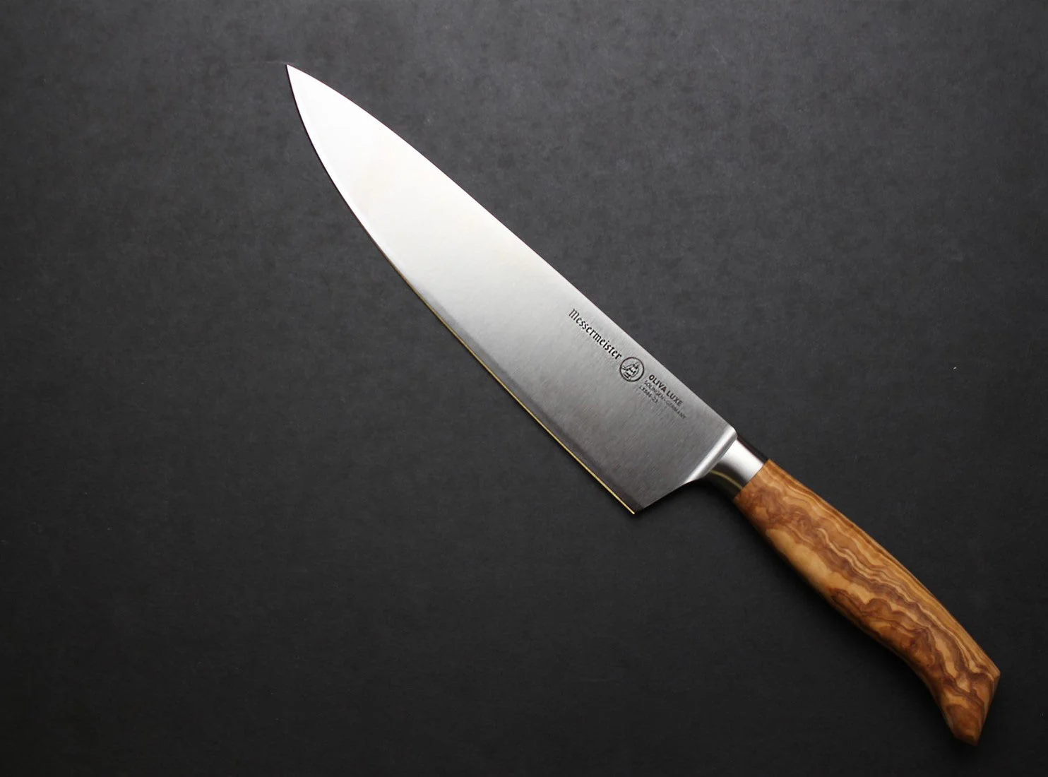 MESSERMEISTER serie OLIVA LUXE 23cm koksmes met olijfhouten heft